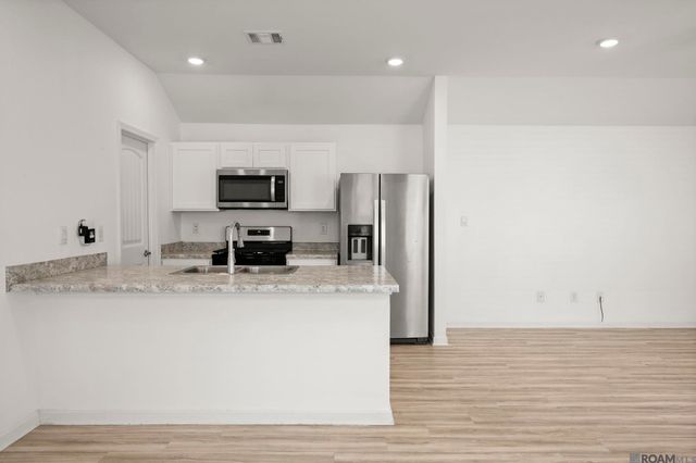 1206 E Saint Charles St, Gonzales, LA 70737