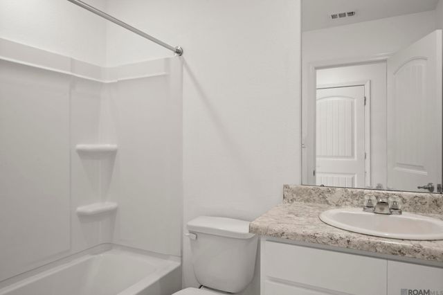 1206 E Saint Charles St, Gonzales, LA 70737