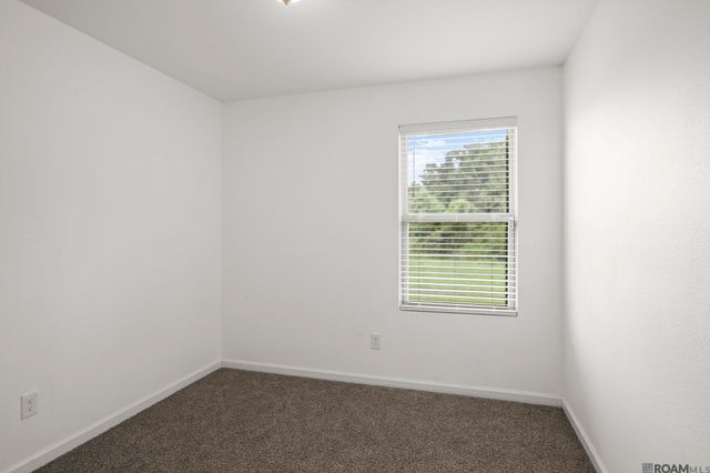 1206 E Saint Charles St, Gonzales, LA 70737