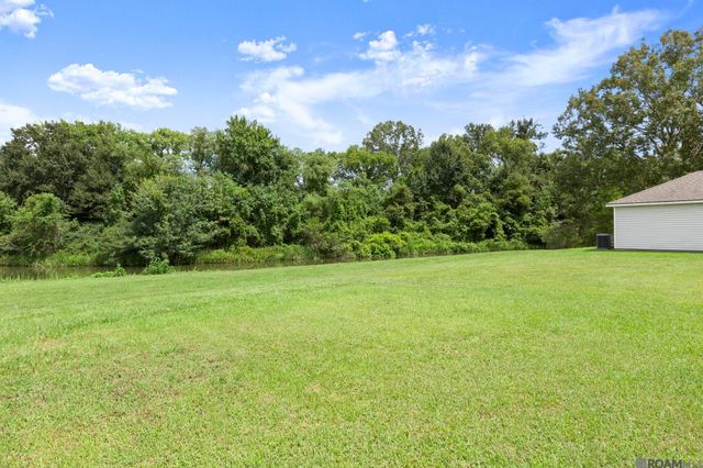 1206 E Saint Charles St, Gonzales, LA 70737