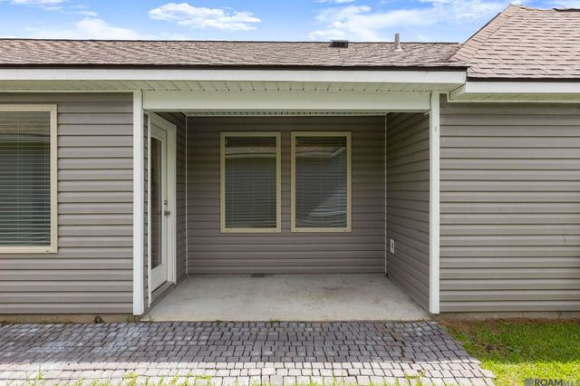 1206 E Saint Charles St, Gonzales, LA 70737