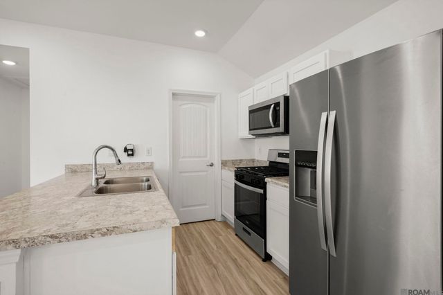 1206 E Saint Charles St, Gonzales, LA 70737