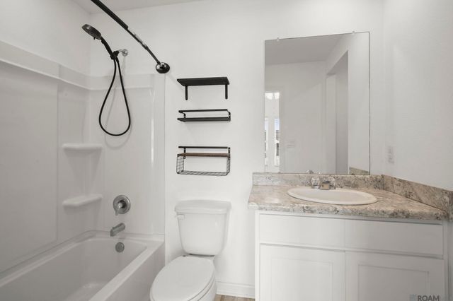 1206 E Saint Charles St, Gonzales, LA 70737