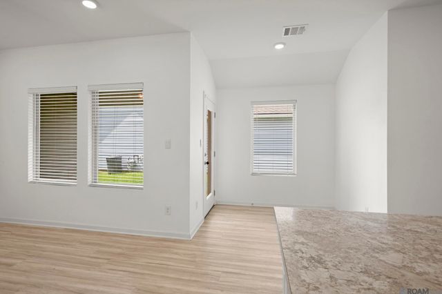 1206 E Saint Charles St, Gonzales, LA 70737