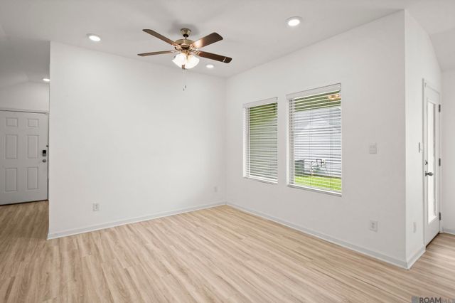 1206 E Saint Charles St, Gonzales, LA 70737