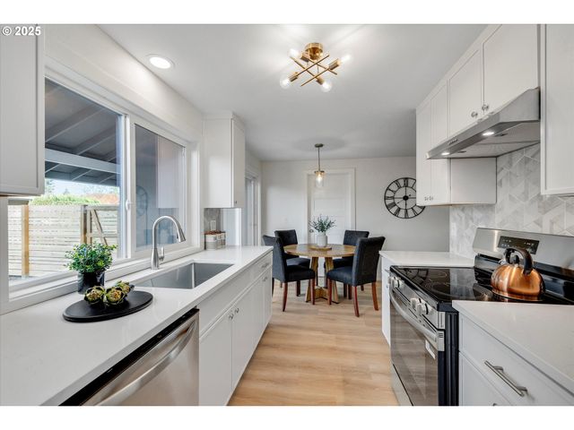 21800 Sw BLAINE St, Beaverton, OR 97003