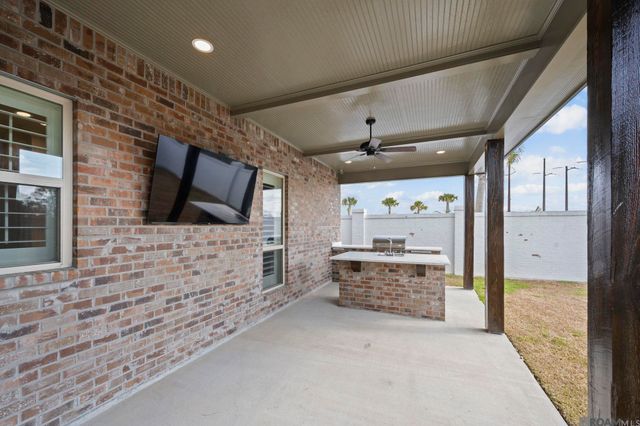 38233 Meadow Rue Dr, Prairieville, LA 70769