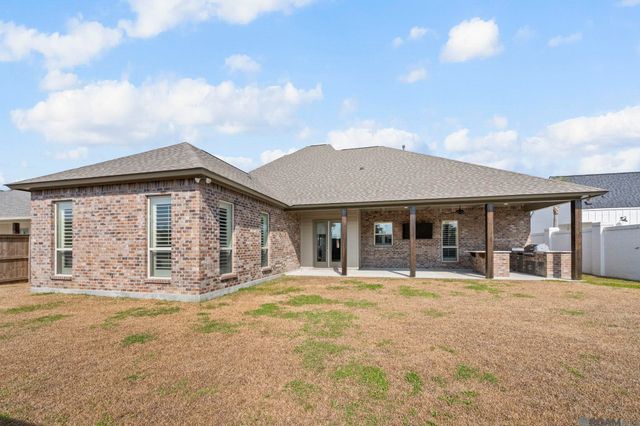 38233 Meadow Rue Dr, Prairieville, LA 70769