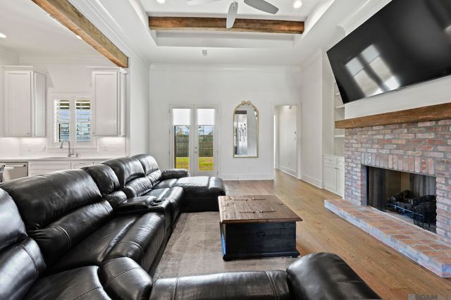 38233 Meadow Rue Dr, Prairieville, LA 70769