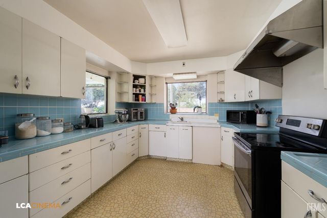 11081 Zachary Avenue, Delano, CA 93215