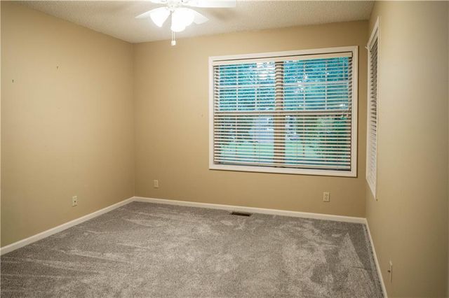 1618 The Oaks Street, Marshall, MO 65340