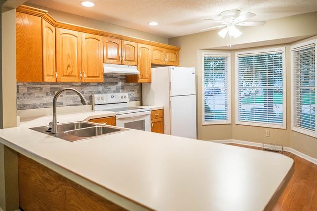 1618 The Oaks Street, Marshall, MO 65340