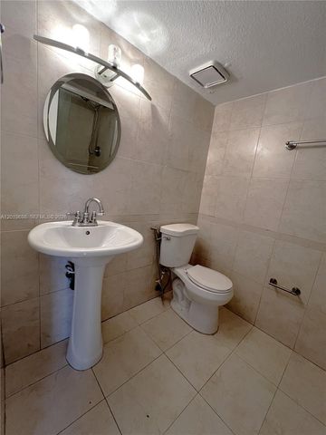 9715 Fontainebleau Blvd E209, Miami, FL 33172