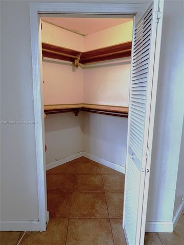 9715 Fontainebleau Blvd E209, Miami, FL 33172