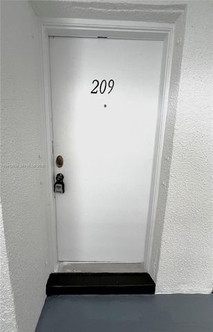9715 Fontainebleau Blvd E209, Miami, FL 33172