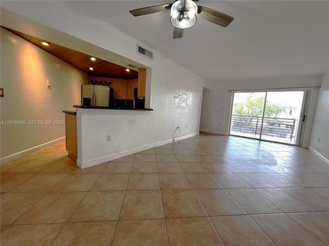 9715 Fontainebleau Blvd E209, Miami, FL 33172