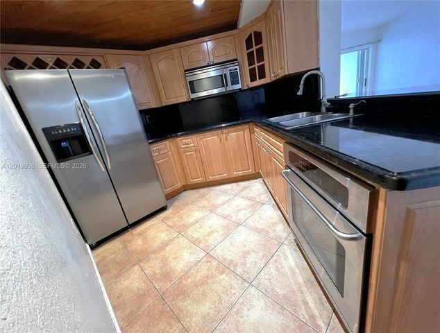 9715 Fontainebleau Blvd E209, Miami, FL 33172