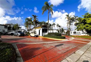 9715 Fontainebleau Blvd E209, Miami, FL 33172