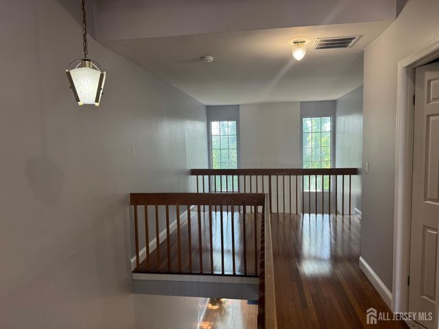 16 dawn Court, South Brunswick, NJ 08852