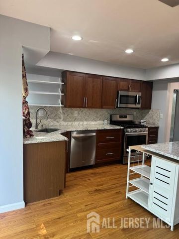 16 dawn Court, South Brunswick, NJ 08852