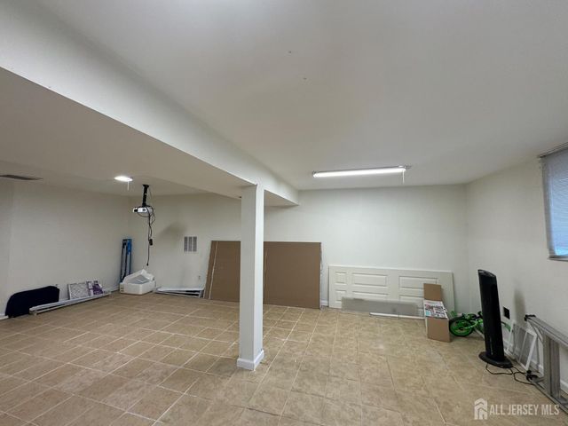 16 dawn Court, South Brunswick, NJ 08852