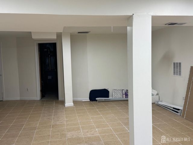 16 dawn Court, South Brunswick, NJ 08852