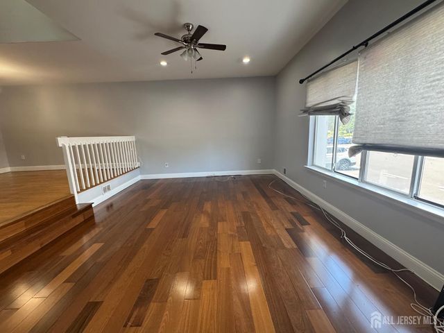 16 dawn Court, South Brunswick, NJ 08852