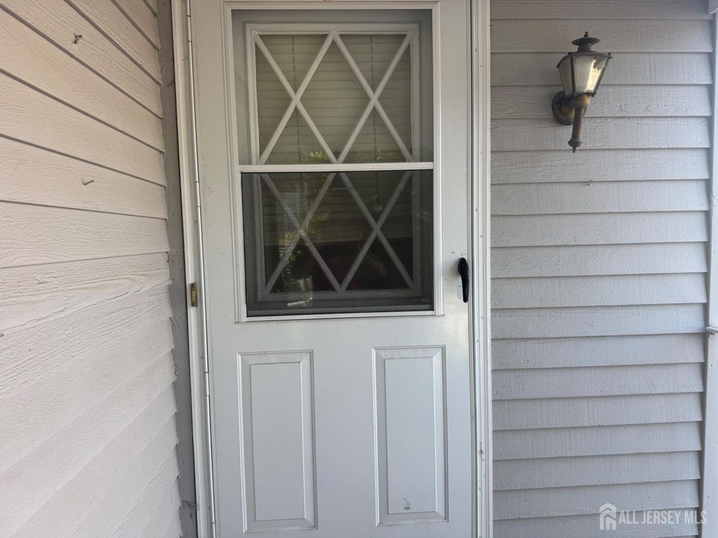 16 dawn Court, South Brunswick, NJ 08852