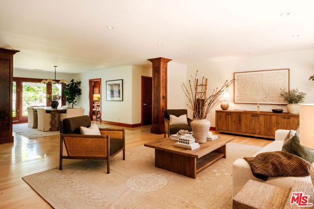 4975 Queen Florence Lane, Woodland Hills, CA 91364