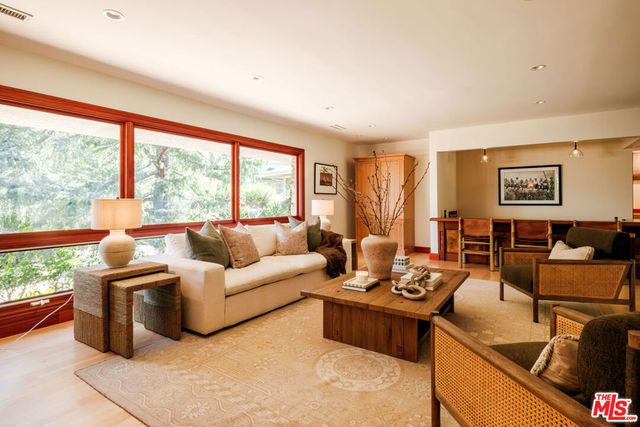 4975 Queen Florence Lane, Woodland Hills, CA 91364