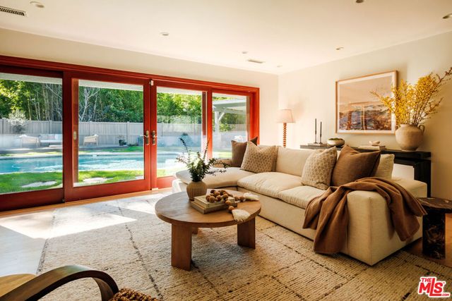 4975 Queen Florence Lane, Woodland Hills, CA 91364