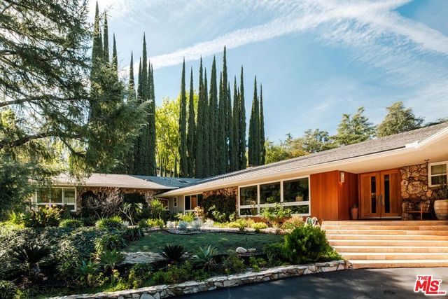 4975 Queen Florence Lane, Woodland Hills, CA 91364