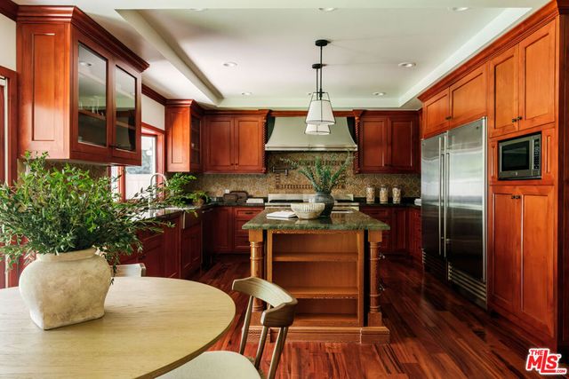 4975 Queen Florence Lane, Woodland Hills, CA 91364