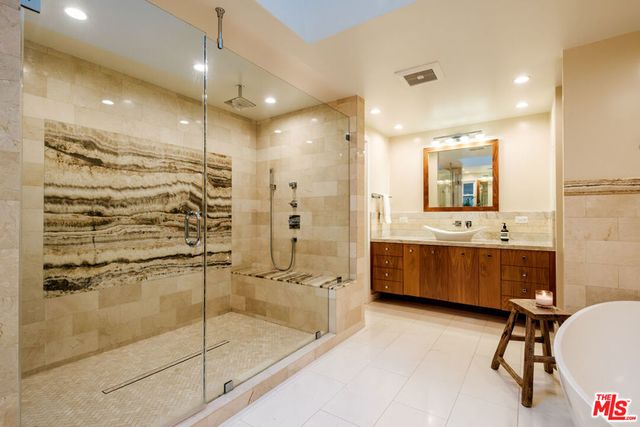 4975 Queen Florence Lane, Woodland Hills, CA 91364