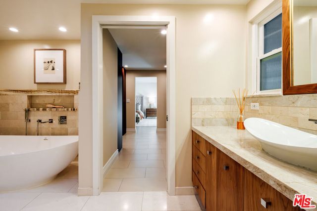 4975 Queen Florence Lane, Woodland Hills, CA 91364