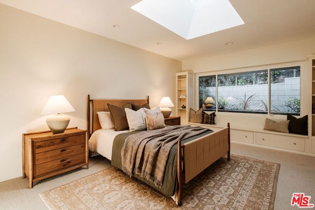 4975 Queen Florence Lane, Woodland Hills, CA 91364