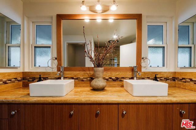 4975 Queen Florence Lane, Woodland Hills, CA 91364