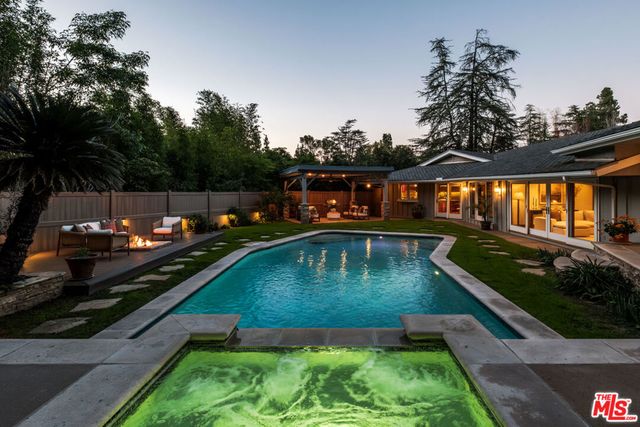 4975 Queen Florence Lane, Woodland Hills, CA 91364