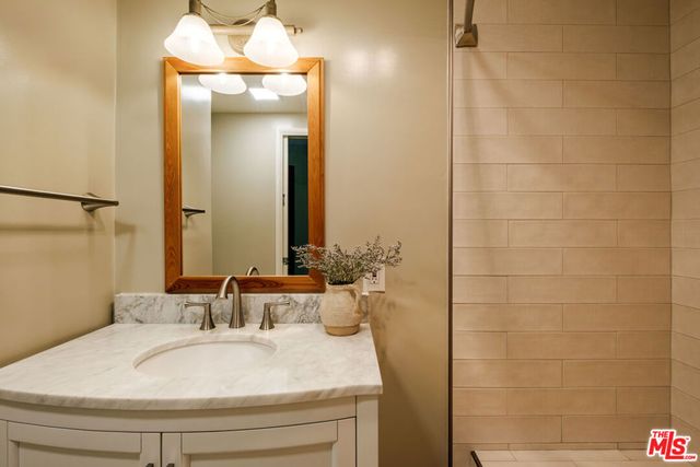 4975 Queen Florence Lane, Woodland Hills, CA 91364