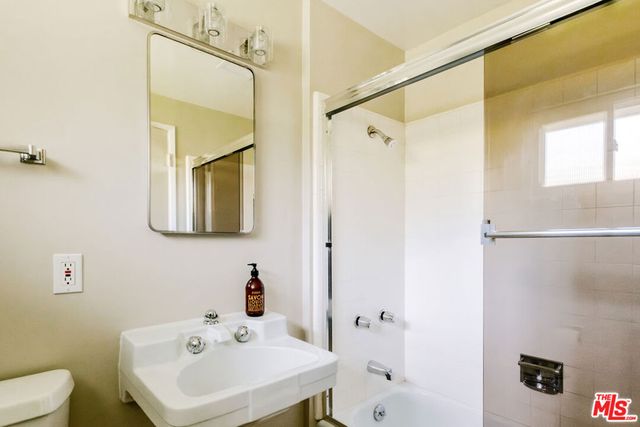 4975 Queen Florence Lane, Woodland Hills, CA 91364