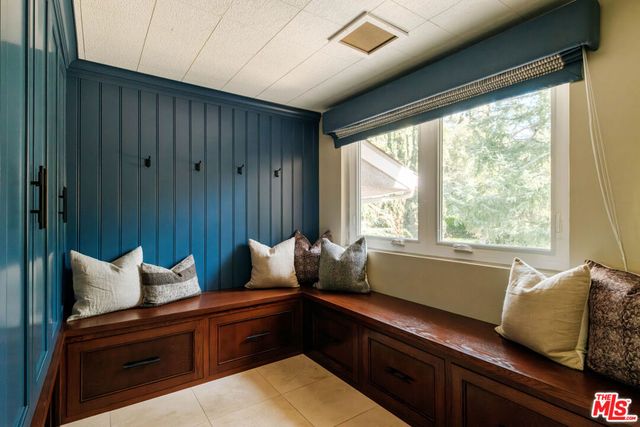 4975 Queen Florence Lane, Woodland Hills, CA 91364