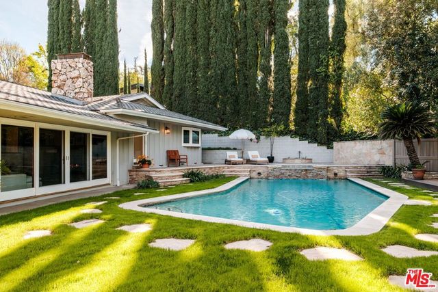 4975 Queen Florence Lane, Woodland Hills, CA 91364