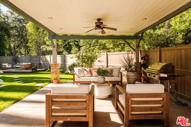 4975 Queen Florence Lane, Woodland Hills, CA 91364