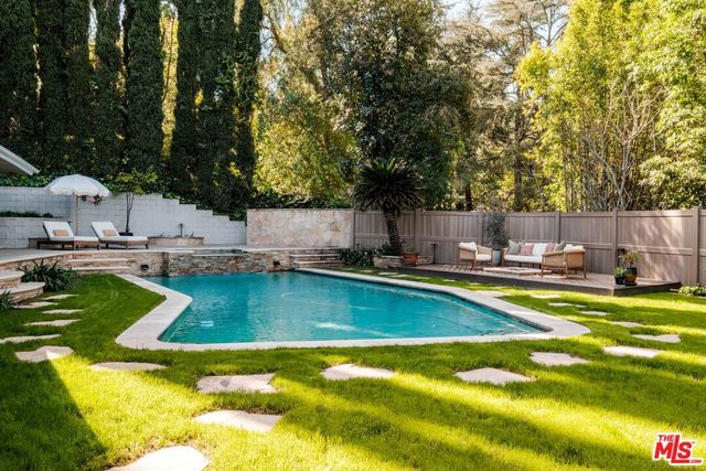 4975 Queen Florence Lane, Woodland Hills, CA 91364