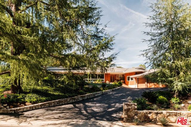 4975 Queen Florence Lane, Woodland Hills, CA 91364