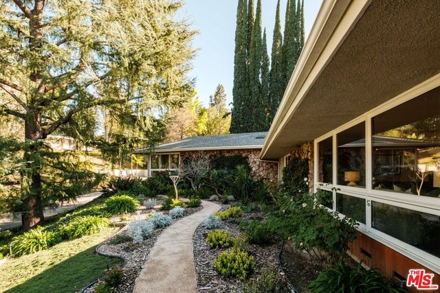 4975 Queen Florence Lane, Woodland Hills, CA 91364