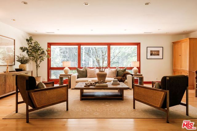 4975 Queen Florence Lane, Woodland Hills, CA 91364