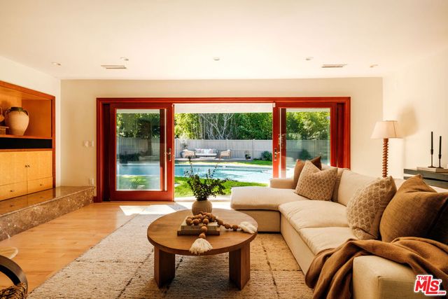 4975 Queen Florence Lane, Woodland Hills, CA 91364