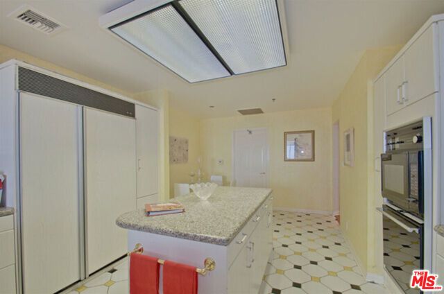 10724 Wilshire Boulevard 1001, Los Angeles, CA 90024