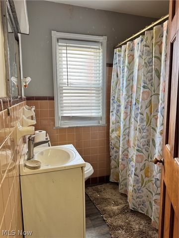 16301 Cloverside Avenue, Cleveland, OH 44128